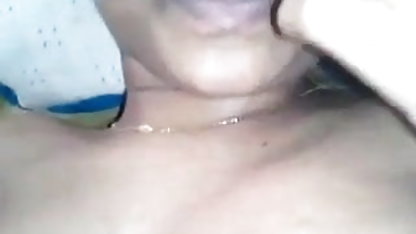 मालकिन प्रस्तुत फिल्म सेक्सी फिल्म वीडियो में पर एक कुर्सी