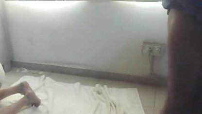 Audrey Bitoni और कागनी Linn हिंदी सेक्सी फिल्म देखने के लिए नेतृत्व करने के लिए एक असहाय आदमी