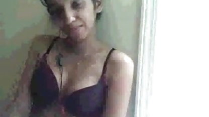 शरारती एचडी सेक्सी फिल्म फुल caresses
