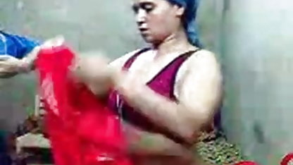 ब्रांडी लव को बहनोई के बिस्तर में मिलता सेक्सी फिल्म वाली है
