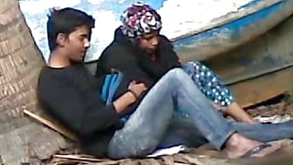 एक संभोग सुख के लिए कुछ ही मिनटों जबकि एलेक्सिस फोर्ड के साथ एक शॉपिंग मॉल के माध्यम से घूमना हिंदी फिल्म सेक्सी में