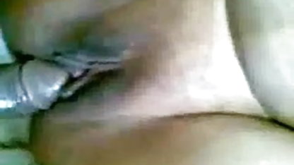 युगल हिंदी मूवी सेक्सी फिल्म सेल्सवुमन के साथ एक त्रिगुट बनाता है