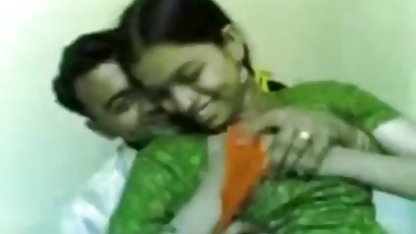 तारा हॉलिडे एक नाव हिंदी कॉमेडी सेक्सी मूवी पर एक चुटकी लेता है